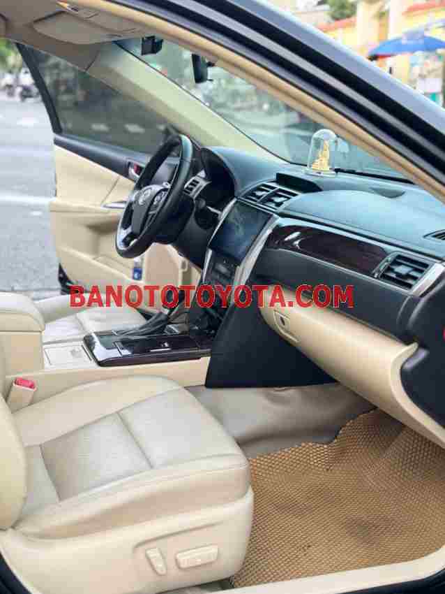 Cần bán xe Toyota Camry 2.0E màu Đen 2017