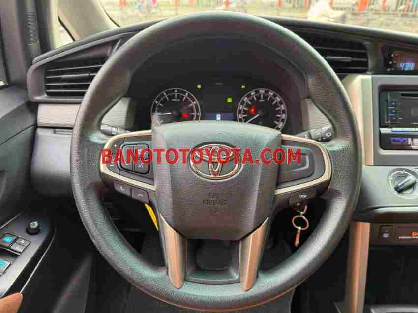 Cần bán xe Toyota Innova 2.0E 2018 Số tay