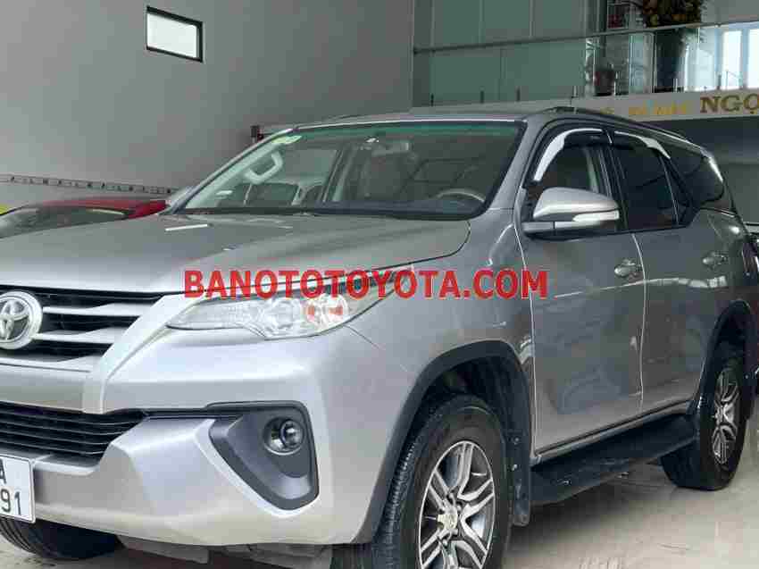 Cần bán xe Toyota Fortuner 2.4G 4x2 MT 2017 Số tay màu Bạc