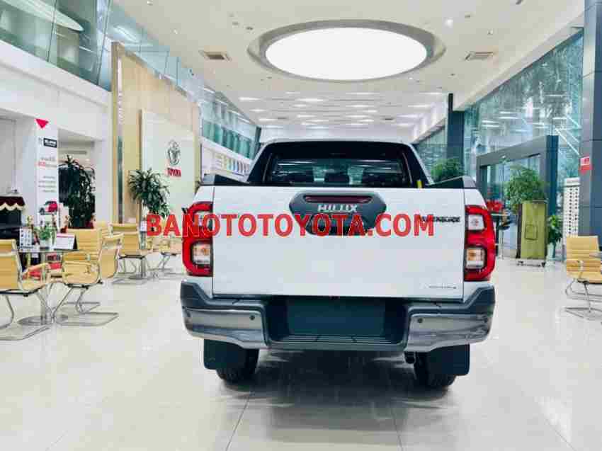 Toyota Hilux Adventure 2.8L 4x4 AT 2025 giá yêu thương