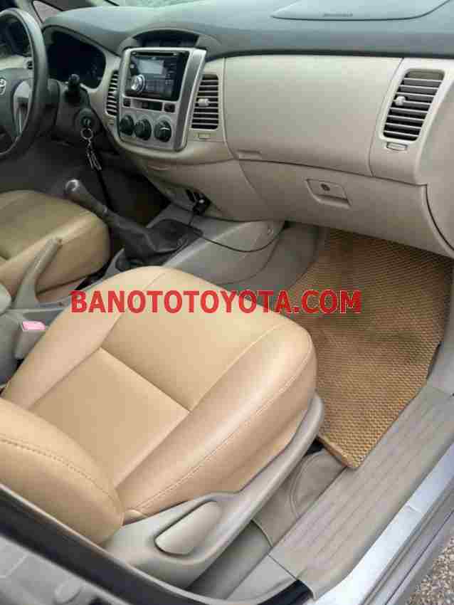 Toyota Innova 2.0E 2015 giá cực tốt