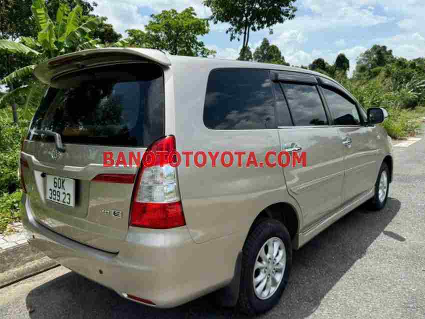 Cần bán xe Toyota Innova 2.0E năm 2014 màu Vàng cực đẹp