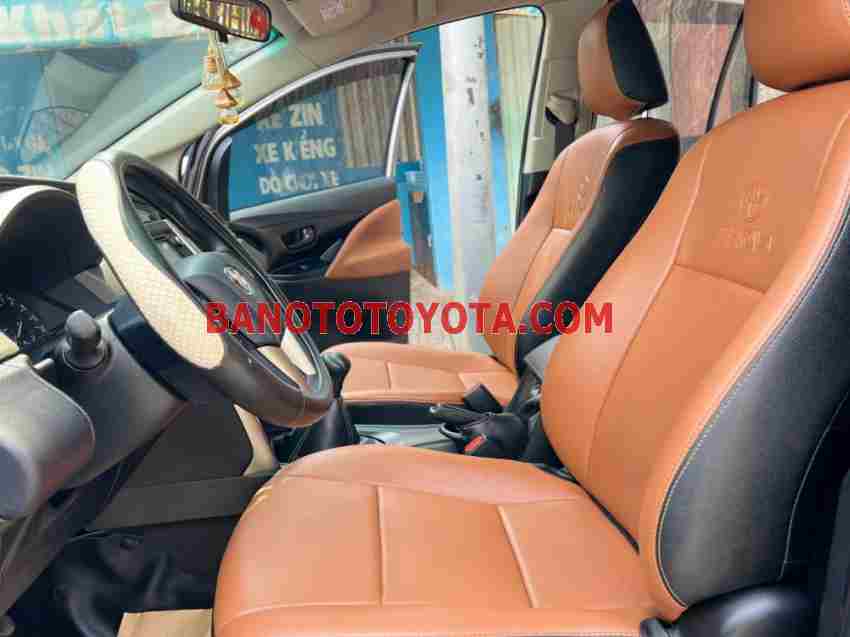 Cần bán Toyota Innova 2.0E Máy xăng 2017 màu Bạc