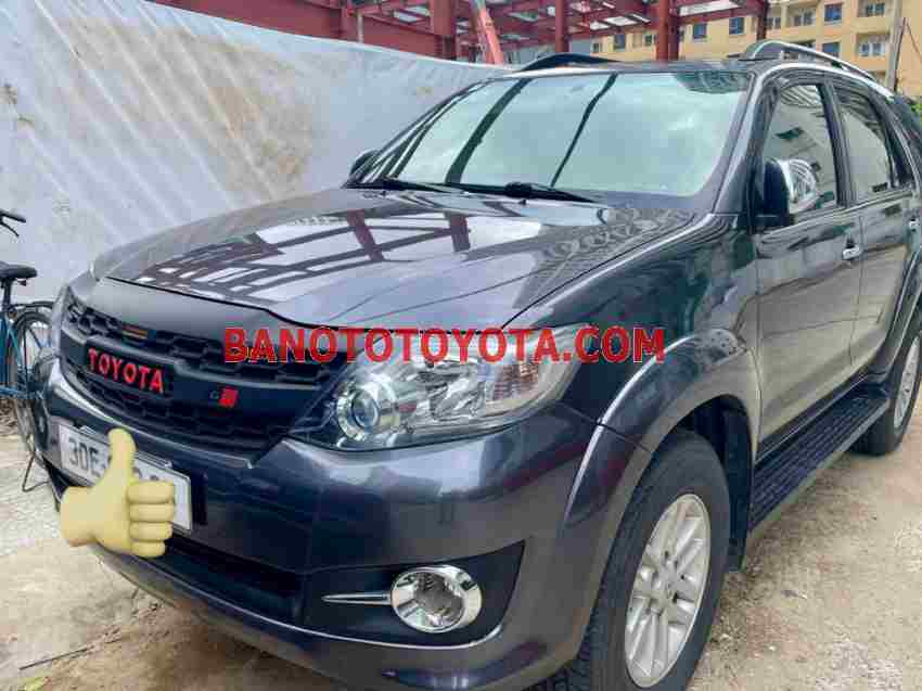 Toyota Fortuner 2.7V 4x2 AT model 2012 xe chuẩn hết ý