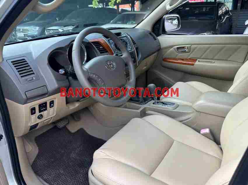 Cần bán xe Toyota Fortuner 2.7V 4x4 AT màu Bạc 2010