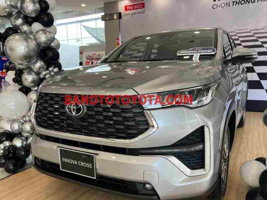 Bán xe Toyota Innova Cross HEV 2.0 CVT 2025 - Giá cực tốt
