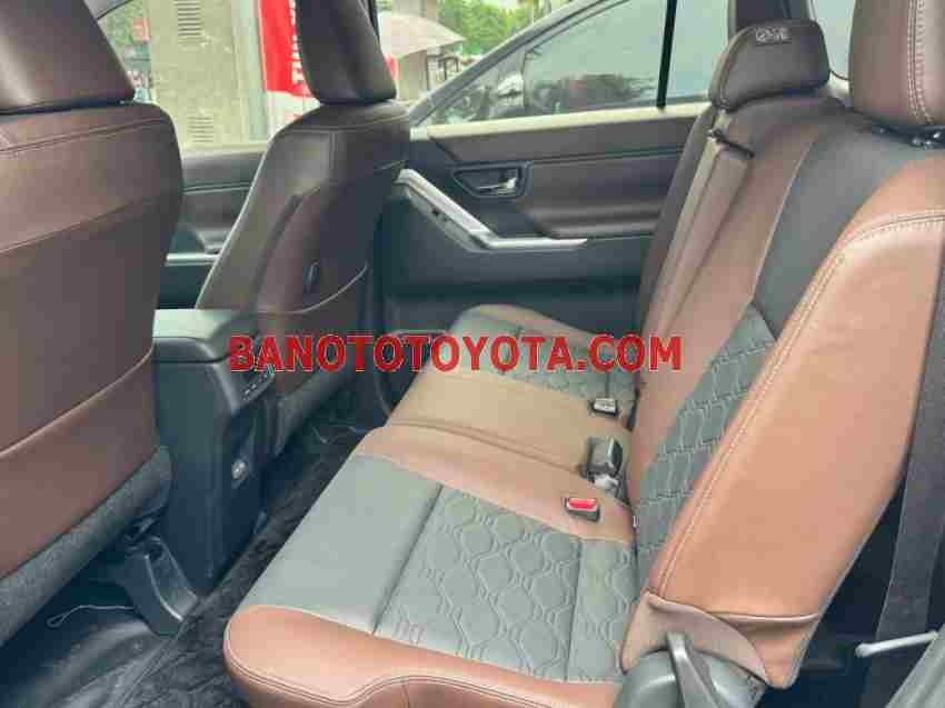 Cần bán gấp xe Toyota Innova Cross 2.0 CVT năm 2025, màu Đen, Số tự động