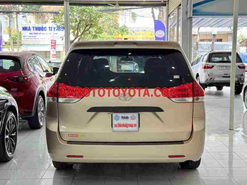 Toyota Sienna LE 2.7 model 2010 xe chuẩn hết ý