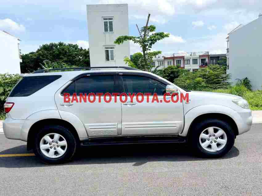 Cần bán gấp Toyota Fortuner 2.5G đời 2010, màu Bạc