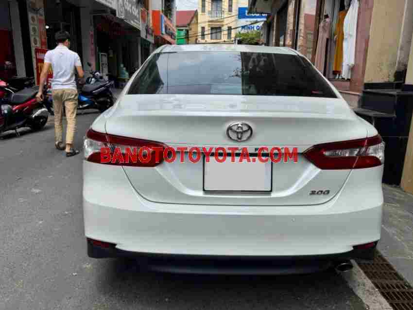 Cần bán gấp xe Toyota Camry 2.0G năm 2021, màu Trắng, Số tự động