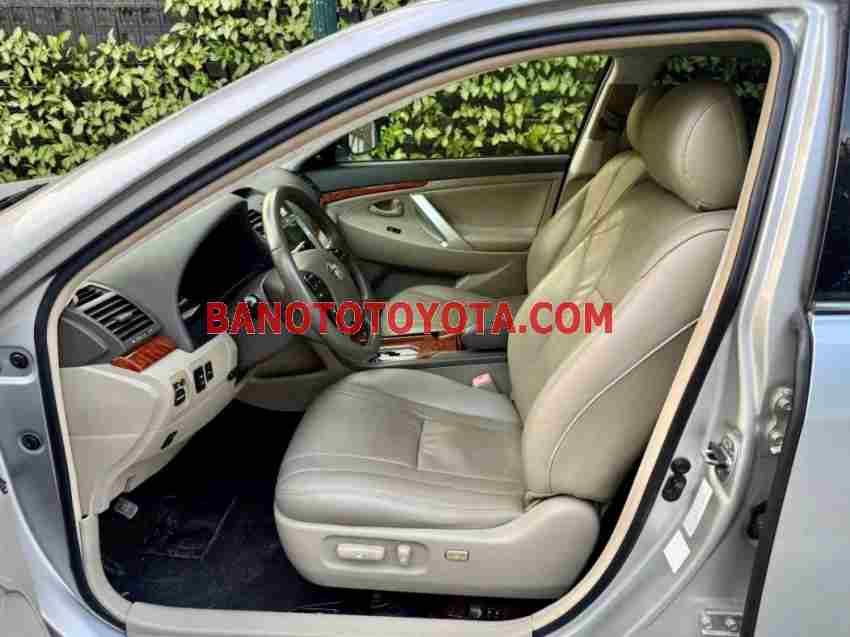 Cần bán gấp Toyota Camry 2.4G đời 2010, màu Bạc Cần bán gấp Toyota Camry 2.4G đời 2010, màu Bạc