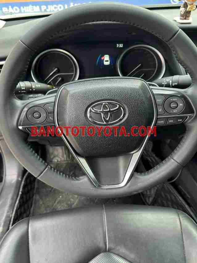 Toyota Camry 2.0Q model 2022 xe chuẩn hết ý