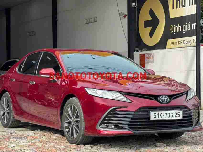 Cần bán gấp xe Toyota Camry 2.0Q 2022 màu Đỏ
