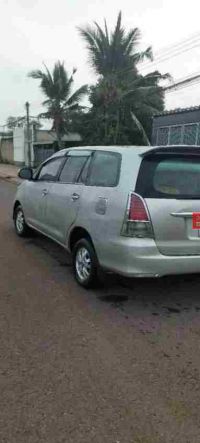 Cần bán xe Toyota Innova J màu Bạc 2007