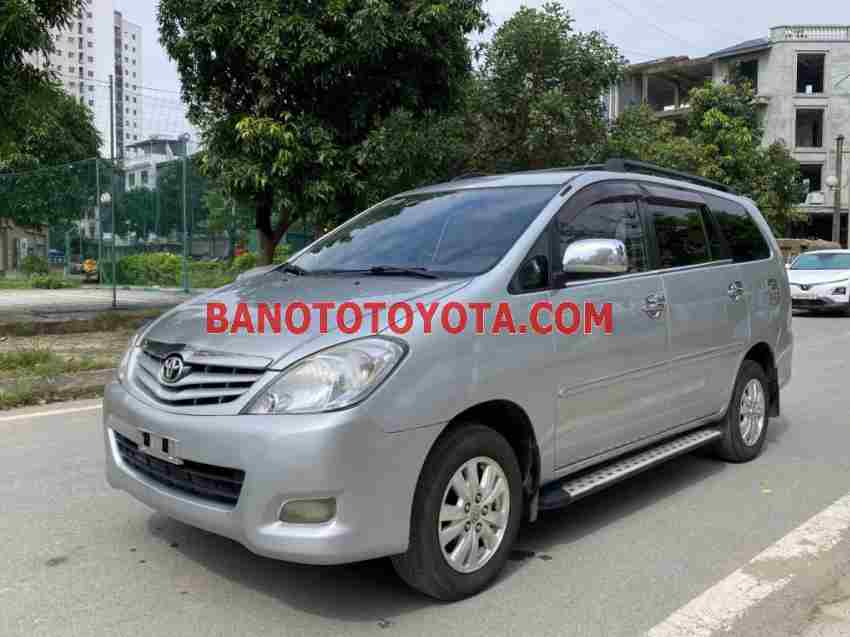 Cần bán xe Toyota Innova G năm 2011 màu Bạc cực đẹp