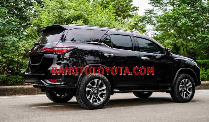 Cần bán xe Toyota Fortuner 2.4G 4x2 AT Legender năm 2021 màu Đen cực đẹp