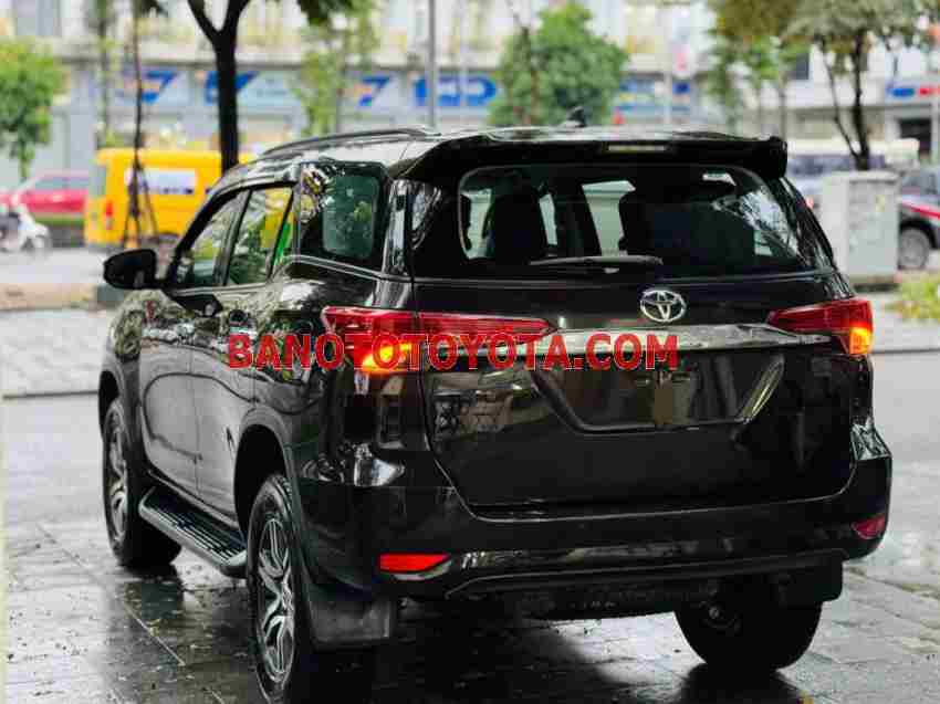 Cần bán Toyota Fortuner 2.7V 4x2 AT đời 2017