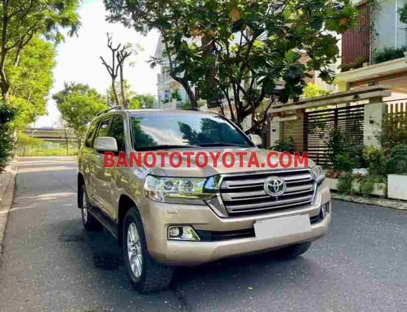 Cần bán gấp xe Toyota Land Cruiser VX 4.6 V8 2017 màu Vàng