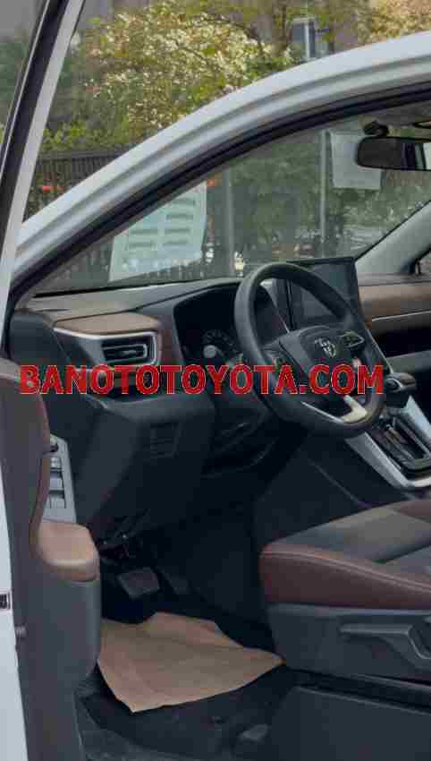 Toyota Innova Cross 2.0G CVT Số tự động màu Trắng 2025