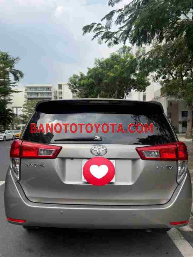 Cần bán Toyota Innova 2.0V Máy xăng 2016 màu Ghi