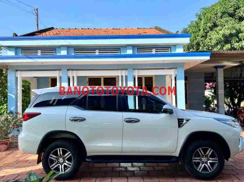 Cần bán gấp xe Toyota Fortuner 2.4G 4x2 AT 2018 màu Trắng