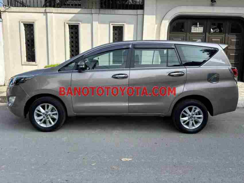 Cần bán gấp Toyota Innova 2.0E năm 2016 giá cực tốt