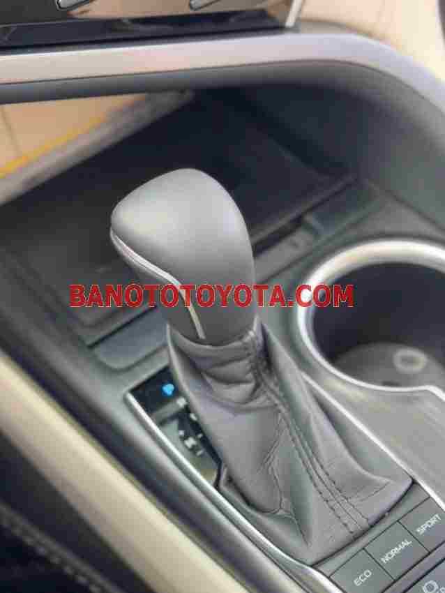 Toyota Camry 2.0Q năm sản xuất 2021 giá tốt