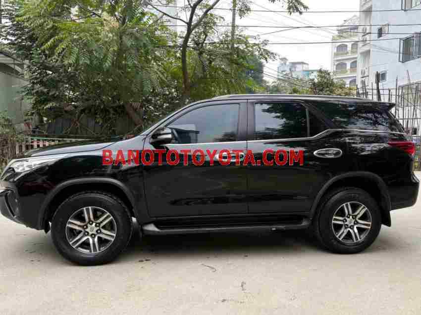 Cần bán xe Toyota Fortuner 2.4G 4x2 MT 2017 Số tay màu Đen