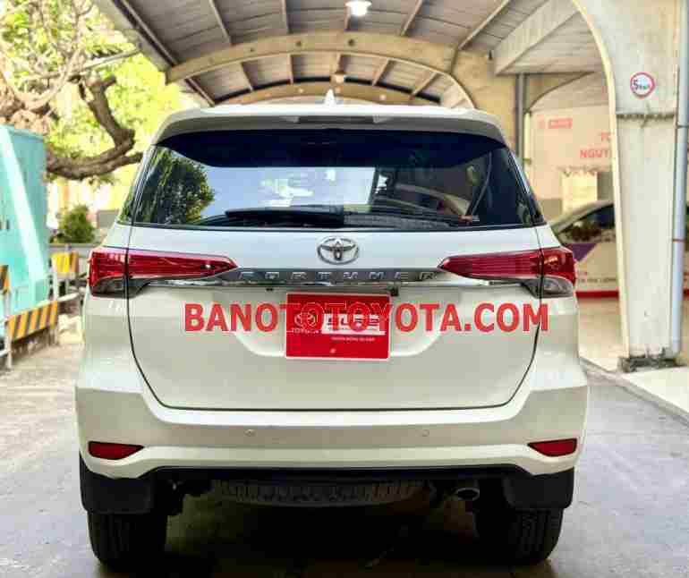 Cần bán gấp xe Toyota Fortuner 2.7V 4x2 AT 2018 màu Trắng