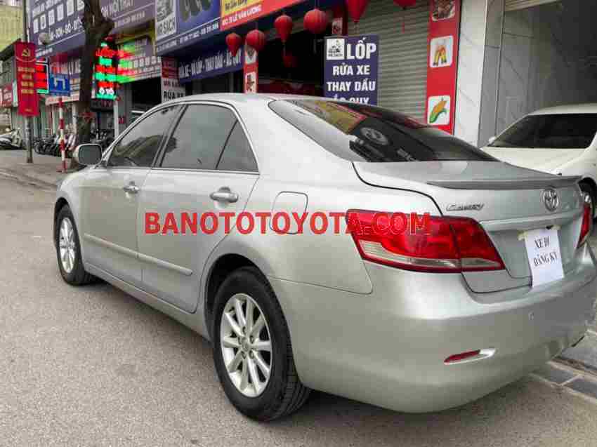 Cần bán gấp xe Toyota Camry 2.0E năm 2011, màu Bạc, Số tự động
