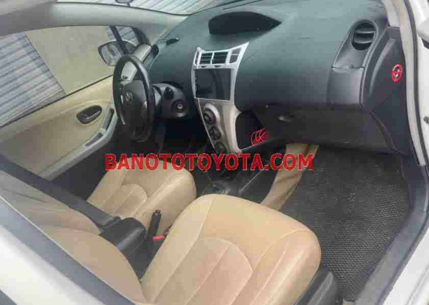 Cần bán gấp Toyota Yaris 1.3 AT đời 2009, màu Trắng