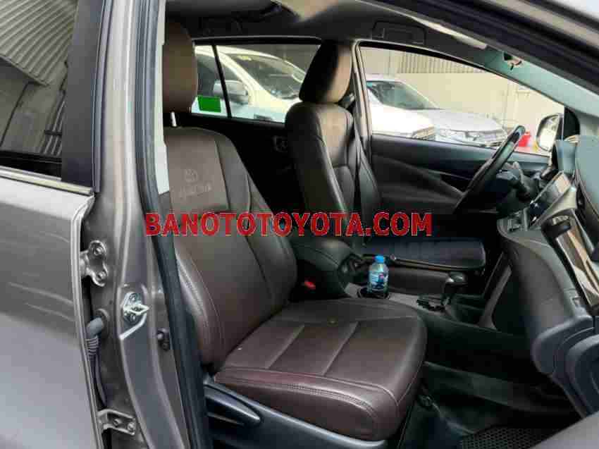 Cần bán xe Toyota Innova G 2.0 AT màu Đồng 2022