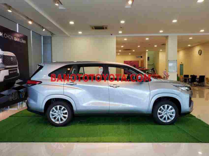Toyota Innova Cross 2.0V CVT Máy xăng model 2025