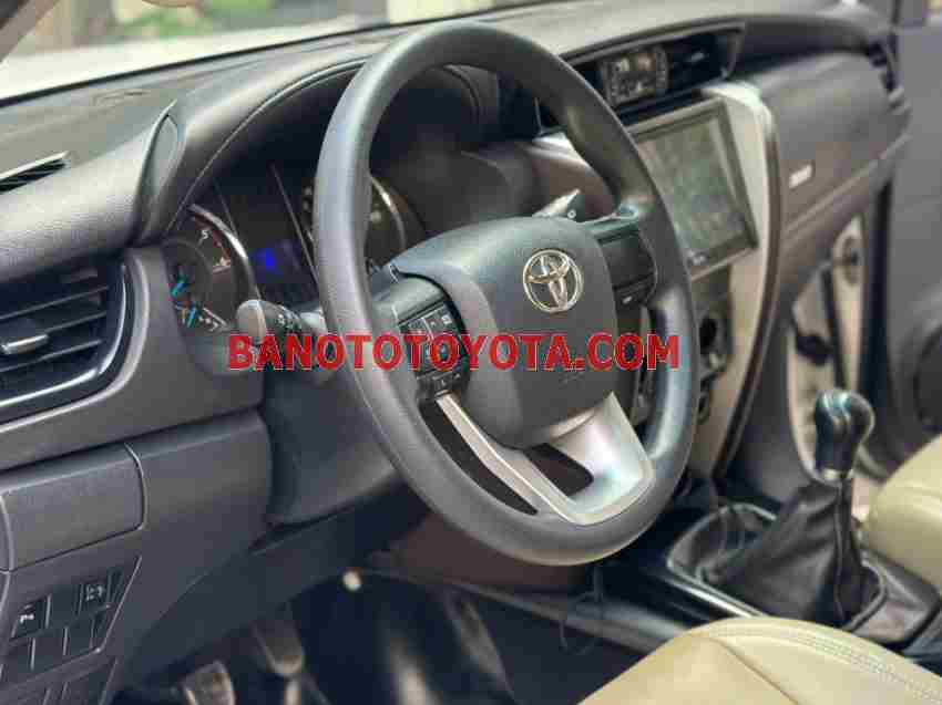 Cần bán xe Toyota Fortuner 2.4G 4x2 MT màu Trắng 2020