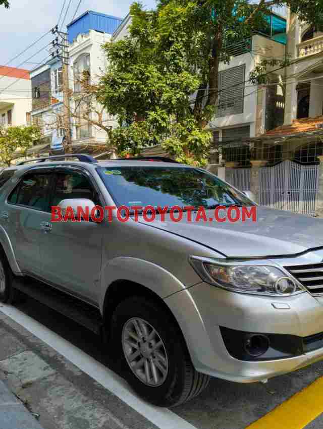 Cần bán xe Toyota Fortuner 2.7V 4x4 AT năm 2014 màu Bạc cực đẹp