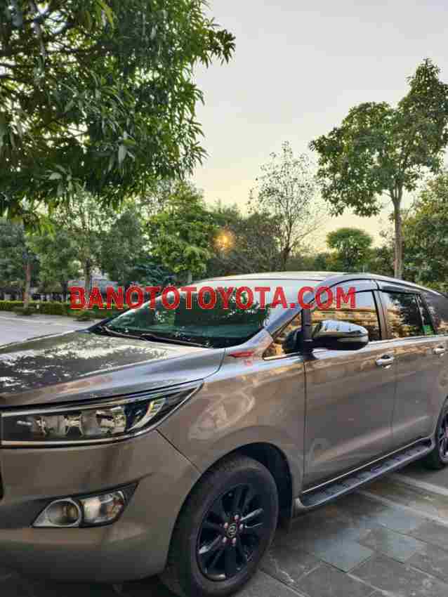 Cần bán xe Toyota Innova 2.0E 2018 Số tay màu Nâu