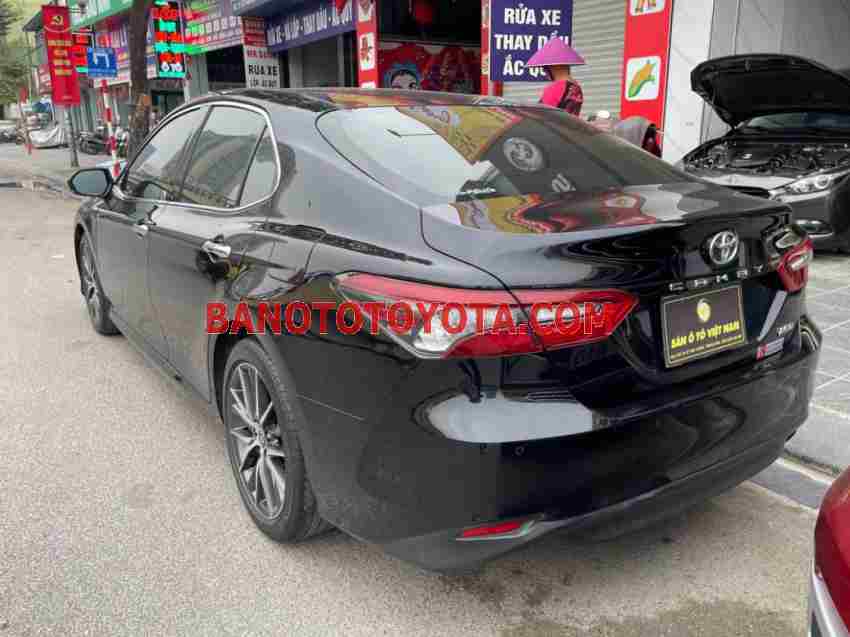 Cần bán gấp xe Toyota Camry 2.0Q 2022 màu Đen