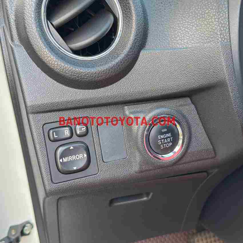 Cần bán gấp xe Toyota Wigo 1.2 AT 2021 màu Trắng