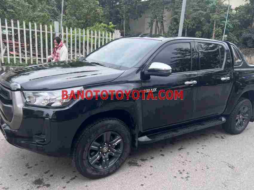 Cần bán Toyota Hilux 2.4L 4x2 AT Máy dầu 2021 màu Đen