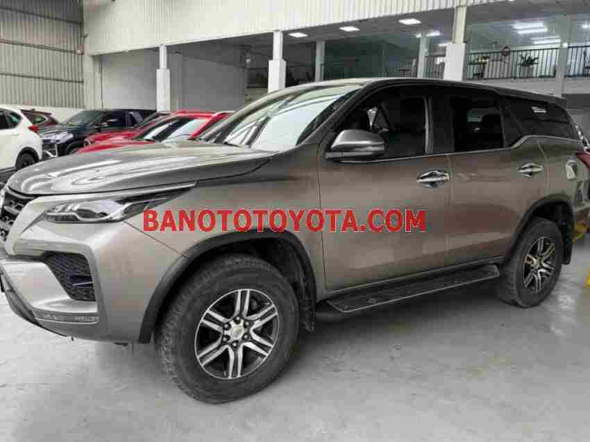 Cần bán gấp Toyota Fortuner 2.4G 4x2 MT đời 2020, màu Nâu
