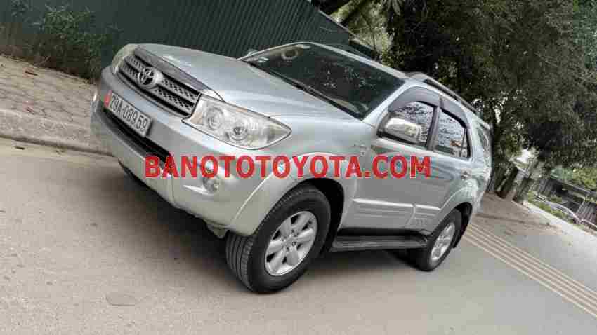 Cần bán Toyota Fortuner 2.7V 4x4 AT 2011 xe đẹp