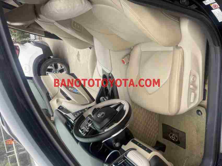 Toyota Camry 2.0G sản xuất 2019 cực chất!