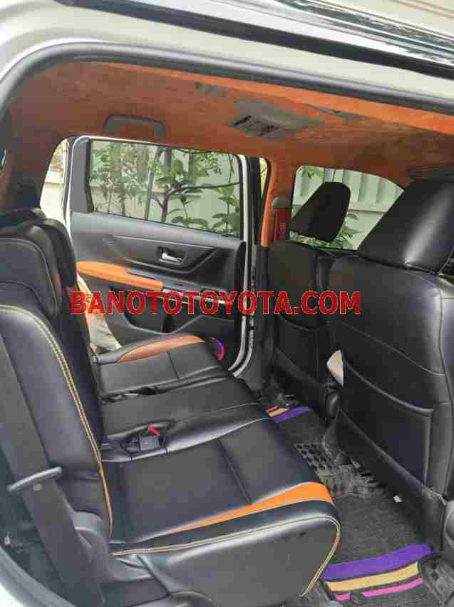 Cần bán gấp xe Toyota Veloz Cross 1.5 CVT 2024 màu Trắng