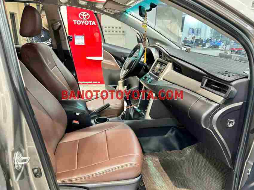 Cần bán xe Toyota Innova 2.0E 2018 Số tay màu Đồng