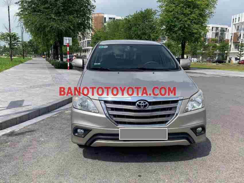 Cần bán xe Toyota Innova 2.0E đời 2015