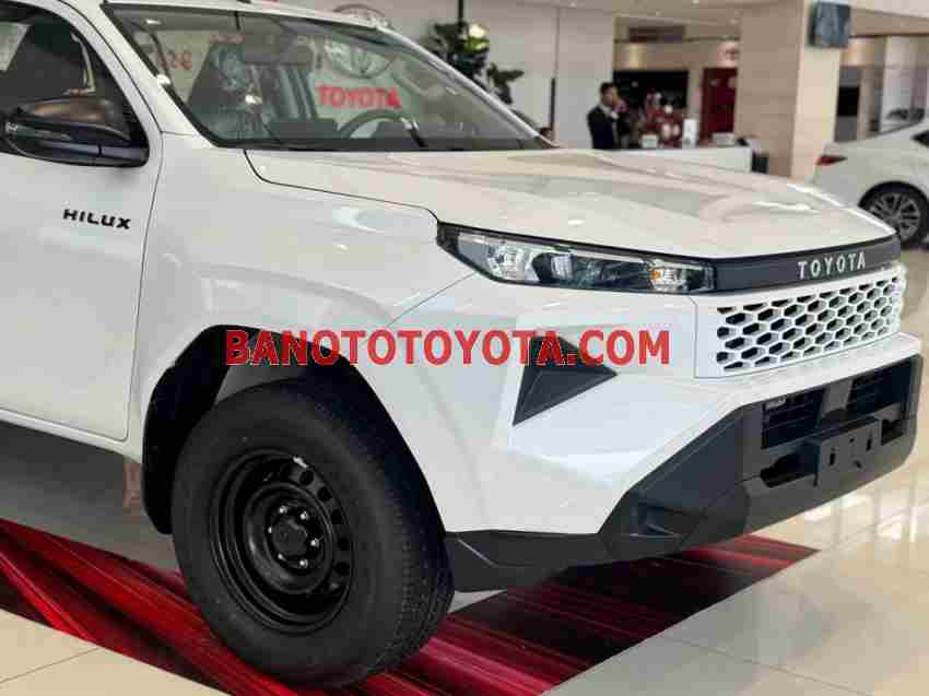 Toyota Hilux Standard 2.8L 4x2 MT 2026 Số tay XE CỰC MỚI