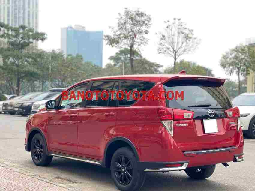 Cần bán gấp Toyota Innova 2.0 Venturer đời 2017, màu Đỏ