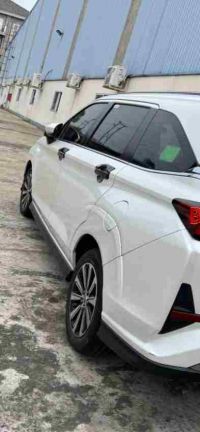 Cần bán xe Toyota Veloz Cross 1.5 CVT năm 2022 màu Trắng cực đẹp