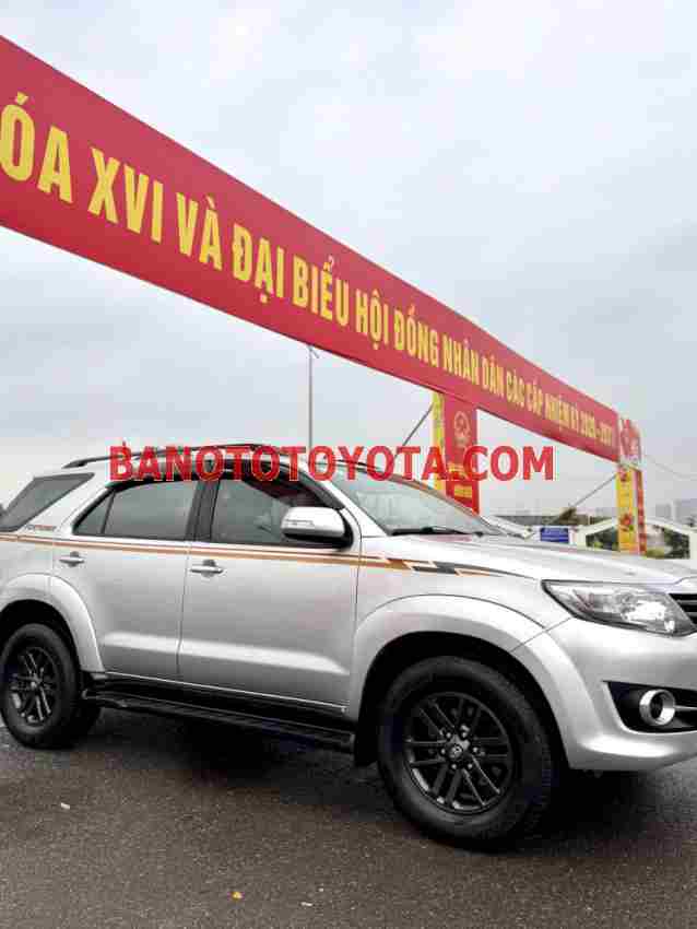 Cần bán nhanh Toyota Fortuner 2.7V 4X2 AT 2016 cực đẹp