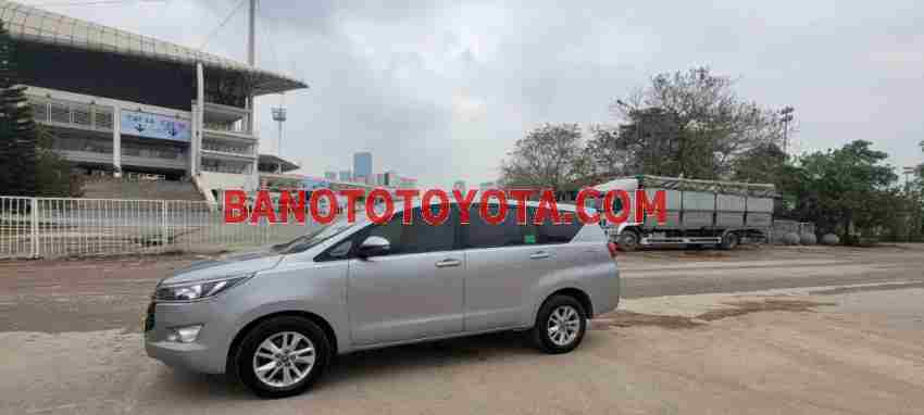 Cần bán xe Toyota Innova 2.0E năm 2018 màu Bạc cực đẹp